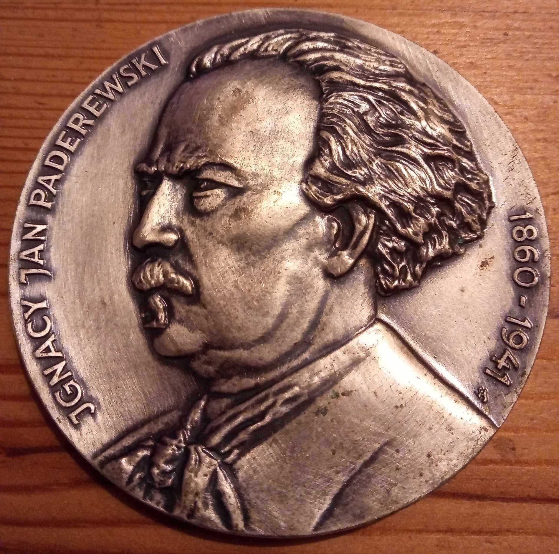 Duży medal (śr. 7cm). I.J. Paderewski