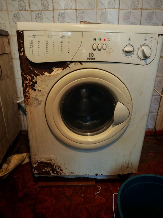 Пральна машина  Indesit під ремонт чи на запчастини