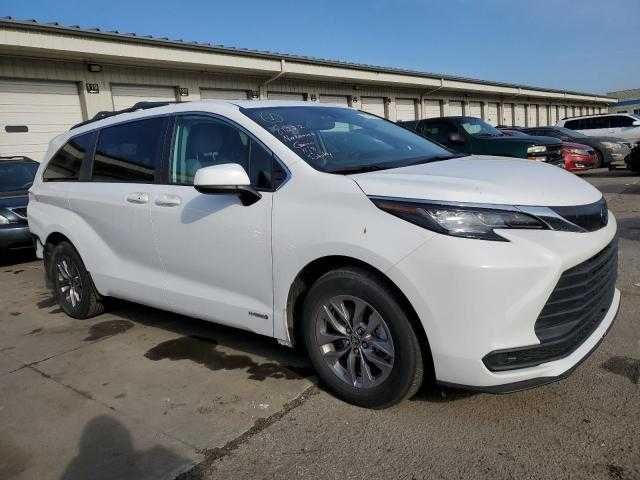 Toyota Sienna Le 2021