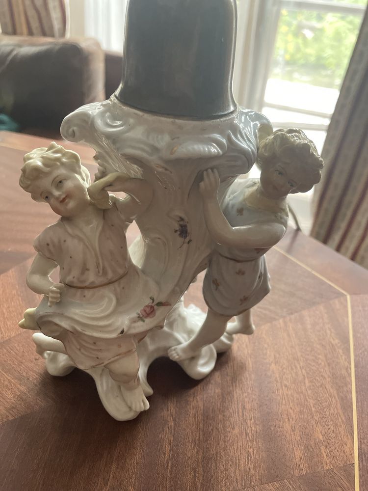 Stara porcelanowa lampka