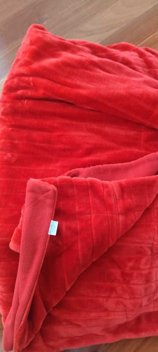 Cobertor Vermelho - 2,56 x 2,37 m - Novo
