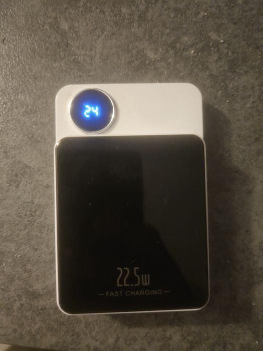 Power bank z opcją indukcji