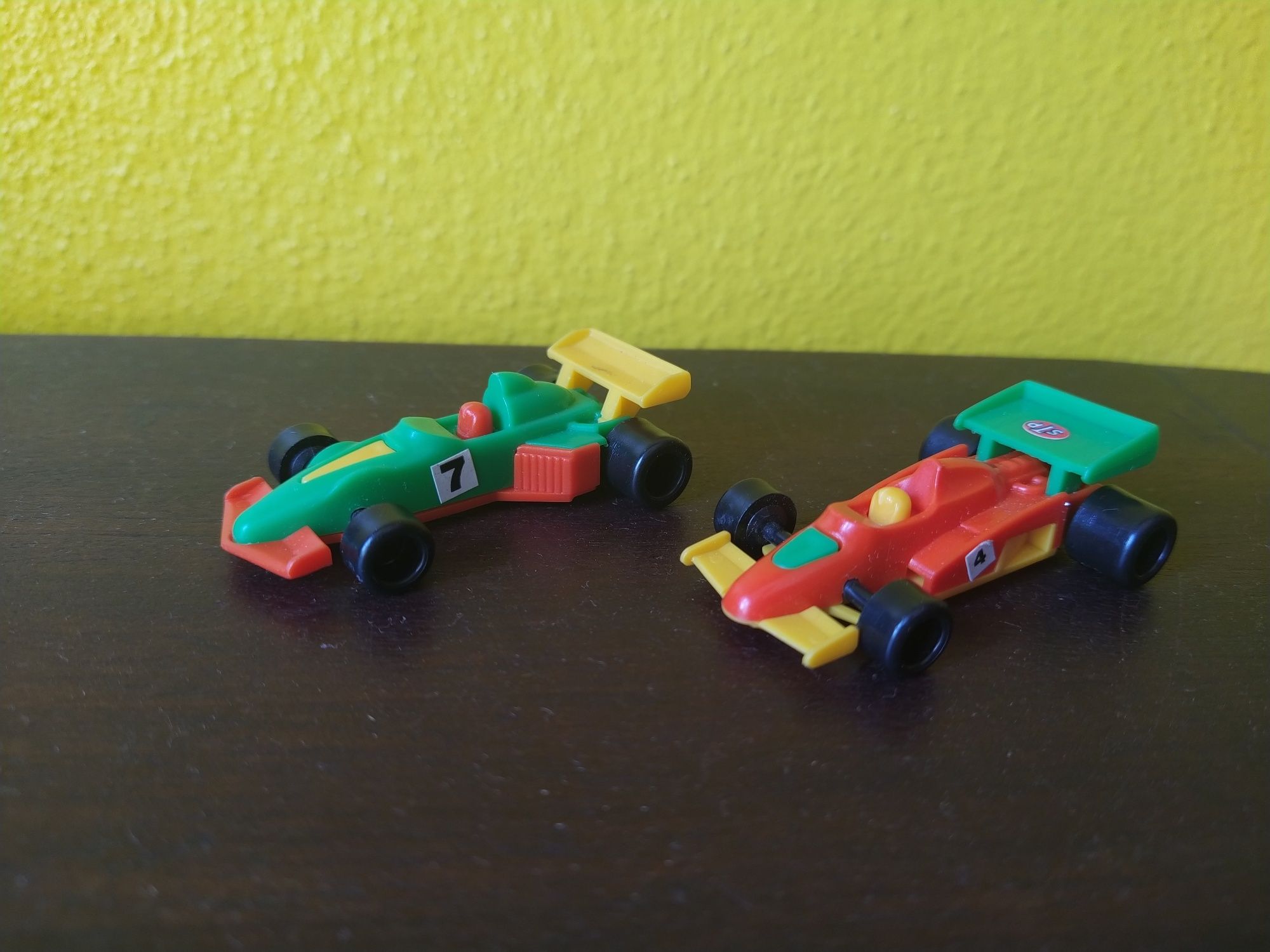 Conjunto de dois antigos veículos em plástico da Bruder