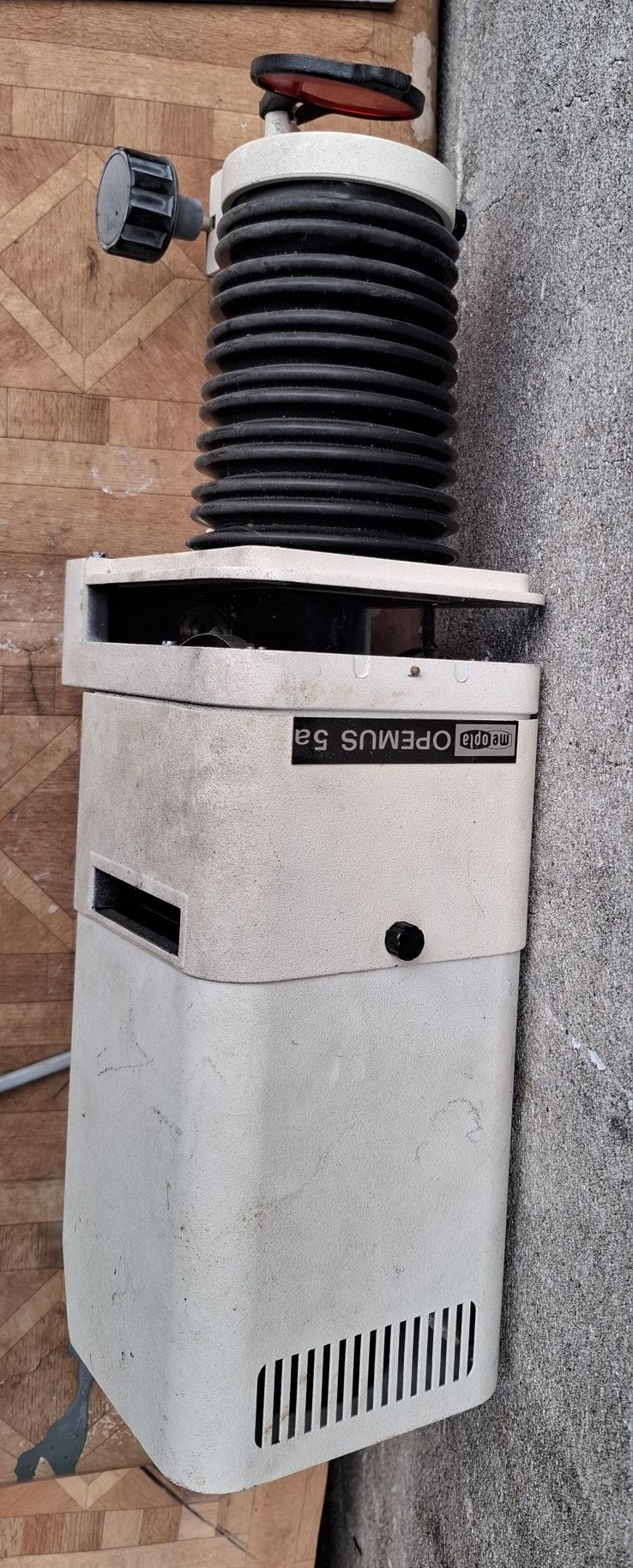 Powiększalnik że statywem