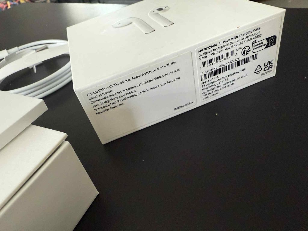 AirPods 2 cały zestaw Karl lagerfeld etui.
