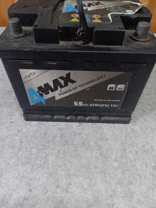 продаётся недорого автомобильный аккумулятор