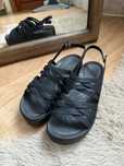 Босоніжки crocs.
