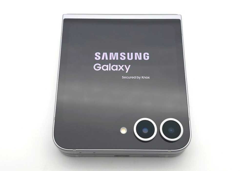 Samsung Galaxy Flip6 12/256GB Silver 6.7" 120Hz / Snapdragon 8 Gen 3