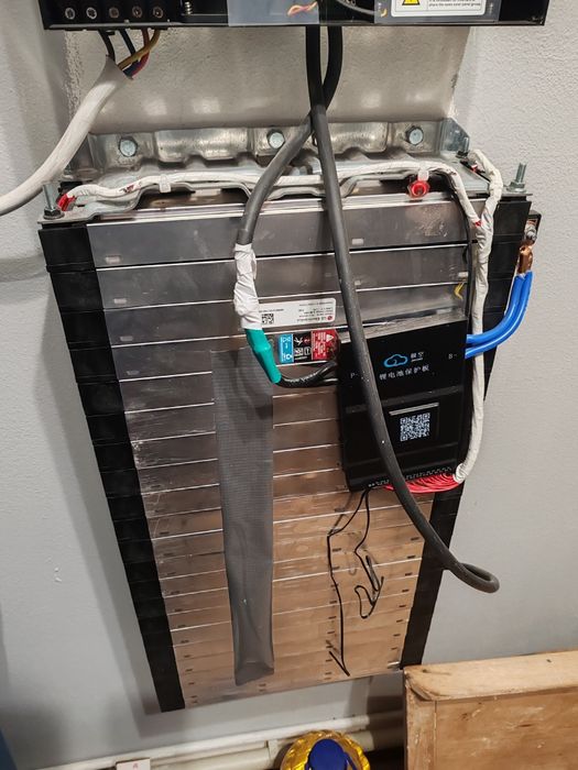 Продається інвертор 5квт та батарея 9квт