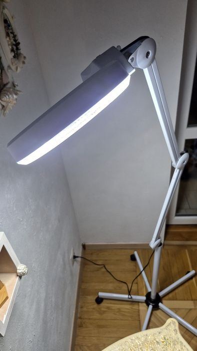 Лампа с лупой диодная для косметологов, маникюра, пирсинга