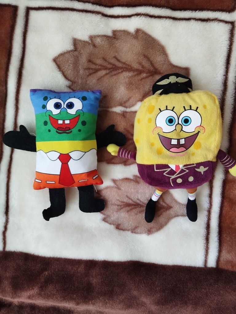 Dwie maskotki SpongeBob