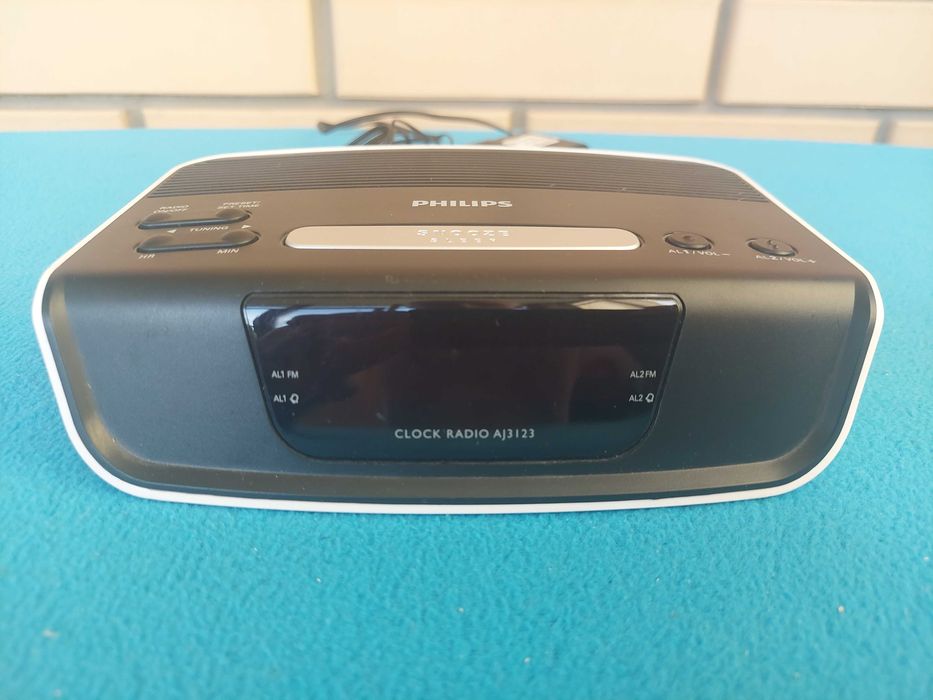 Phillips AJ3123 електронний годинник радіо радіобудильник