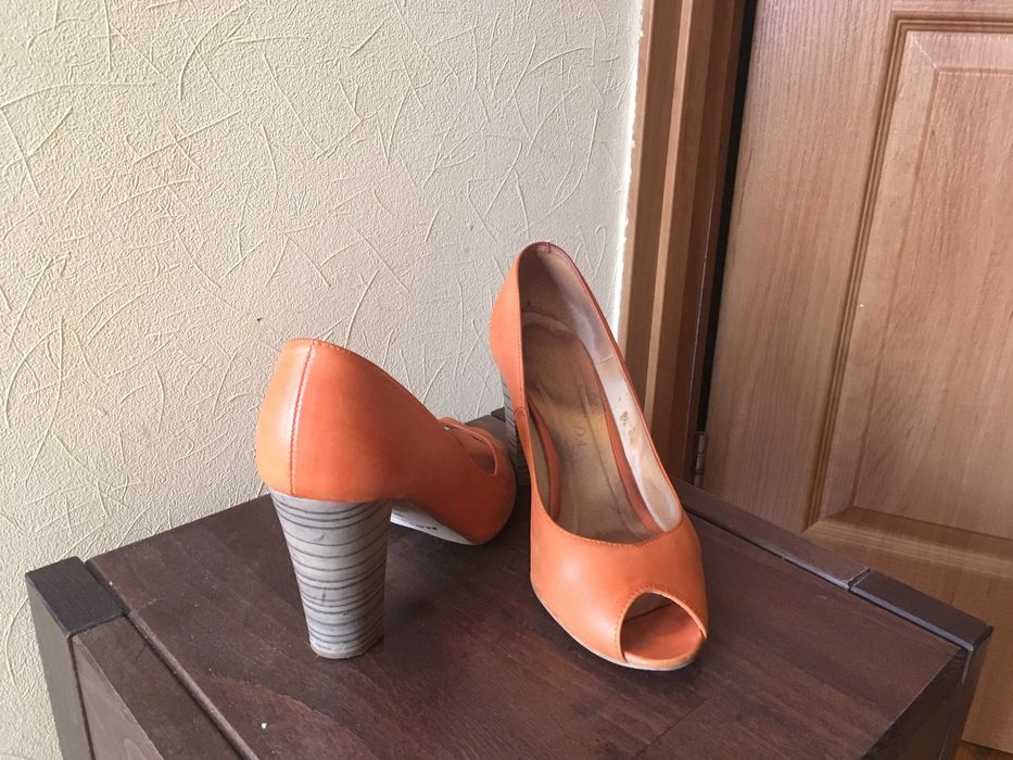 Туфлі з відкритм носком р.38