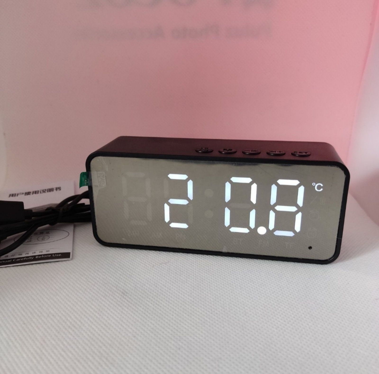Электронные аккумуляторные часы Bluetooth радио