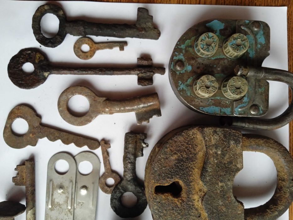 Ядро подкова замки ключи старинные