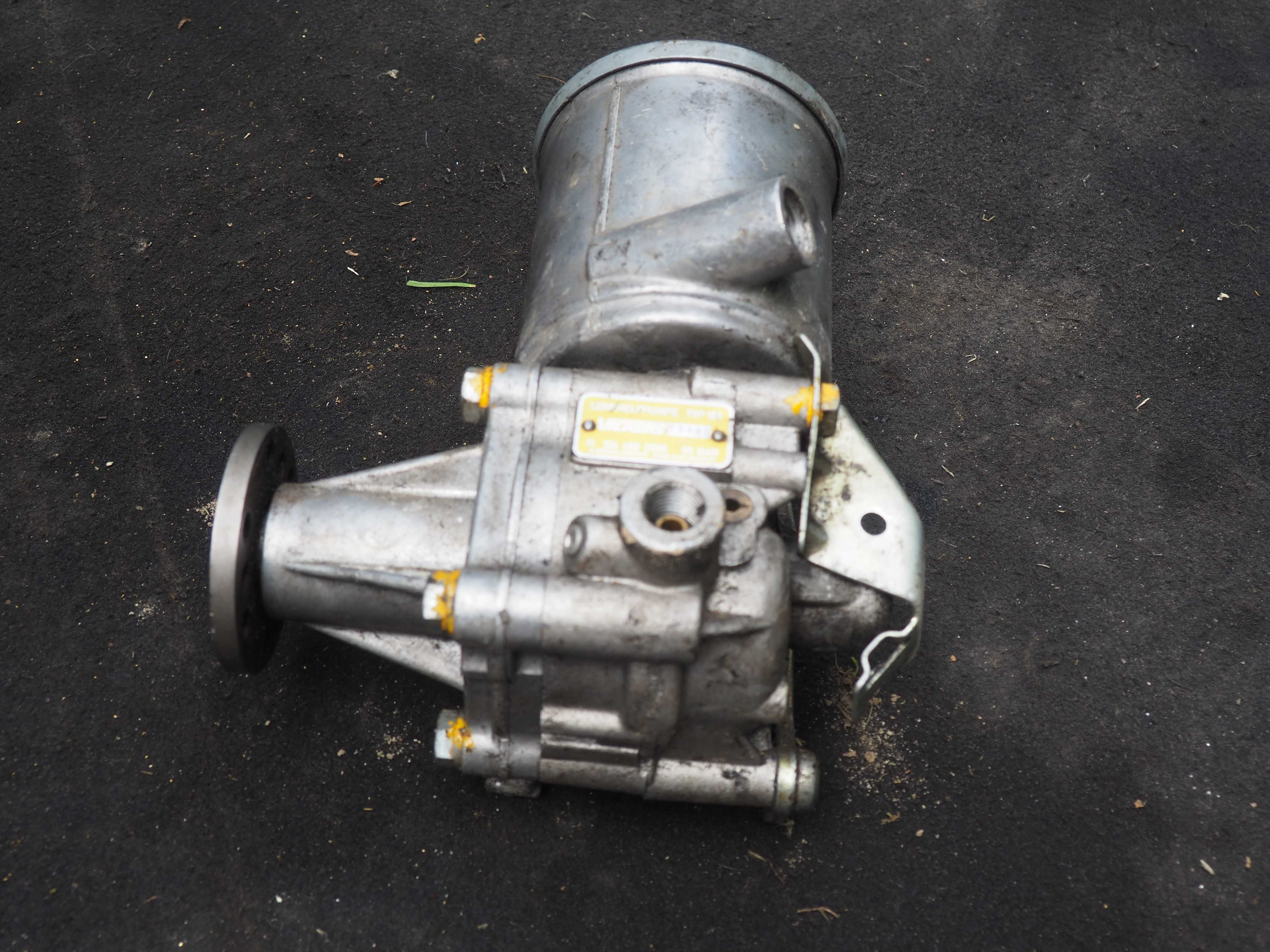 Pompa wspomagania mercedes W124
