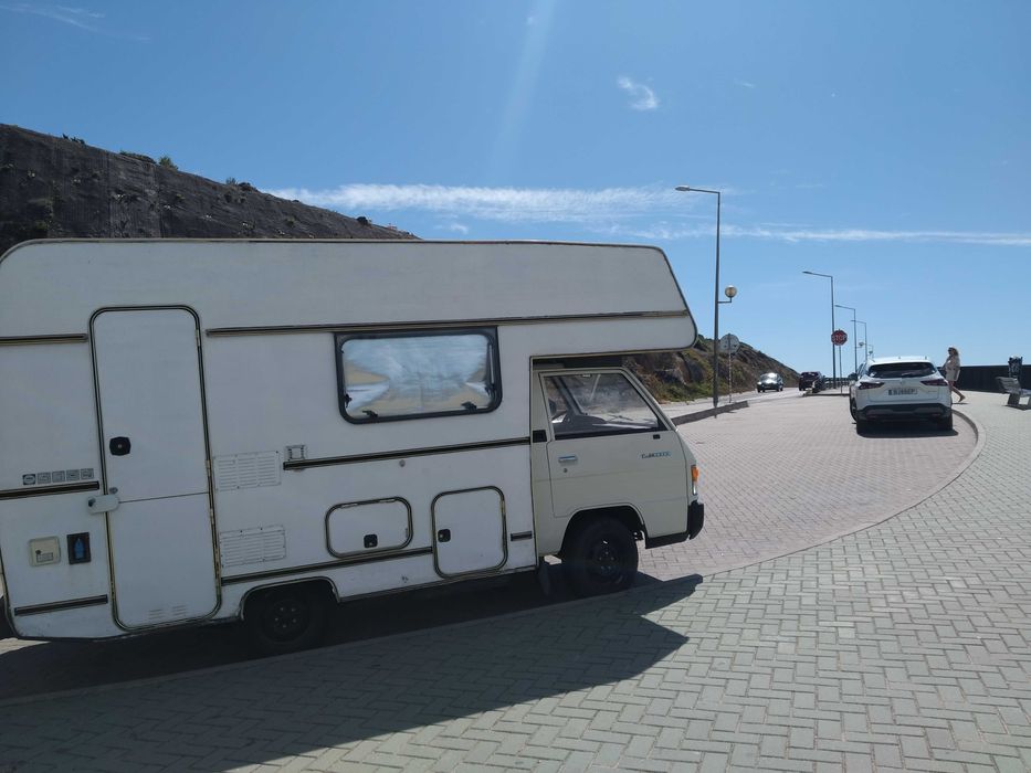 Autocaravana Mitsubishi L300: 2 camas de casal, 6 lugares de livrete