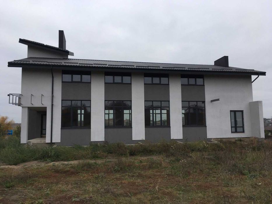 Здам 1 та 2 поверх приміщення по 250 кв. м.