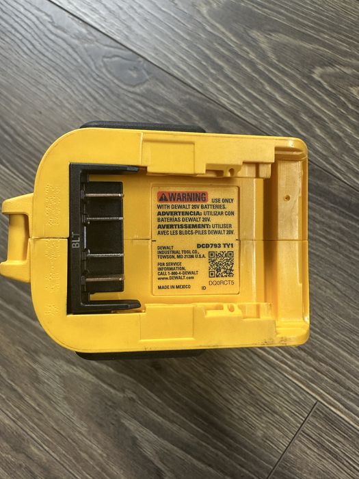 Акумуляторний шуруповерт Dewalt DCD793 20v