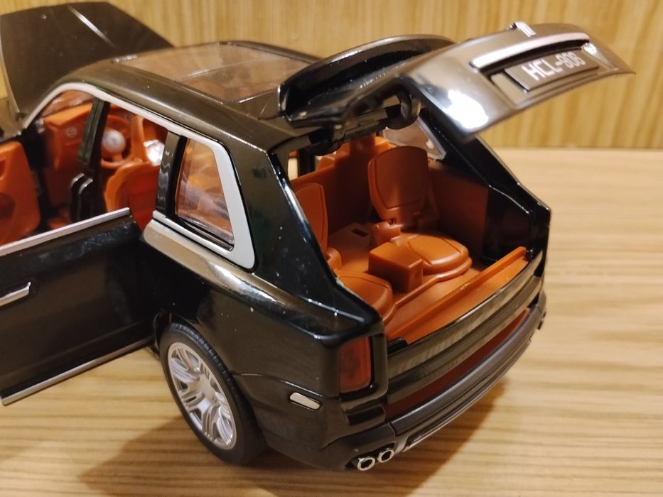 Модель авто Rolls-Royce Cullinan 1:22 Автопром Металл свет звук инерци