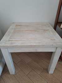Mesa de madeira de centro ou de apoio.