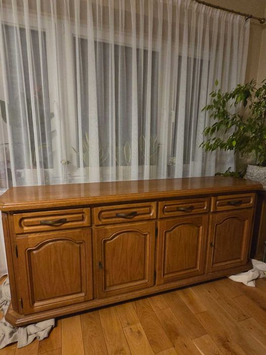 Komoda dębowa, szerokość 195 cm, wysokość 82 cm, głębokość 42 cm