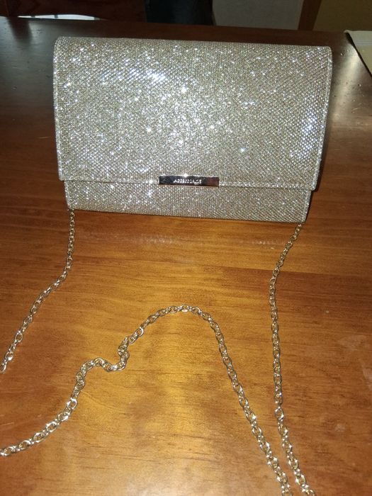 Mala carteira nova com corrente em dourada da marca Accessorize