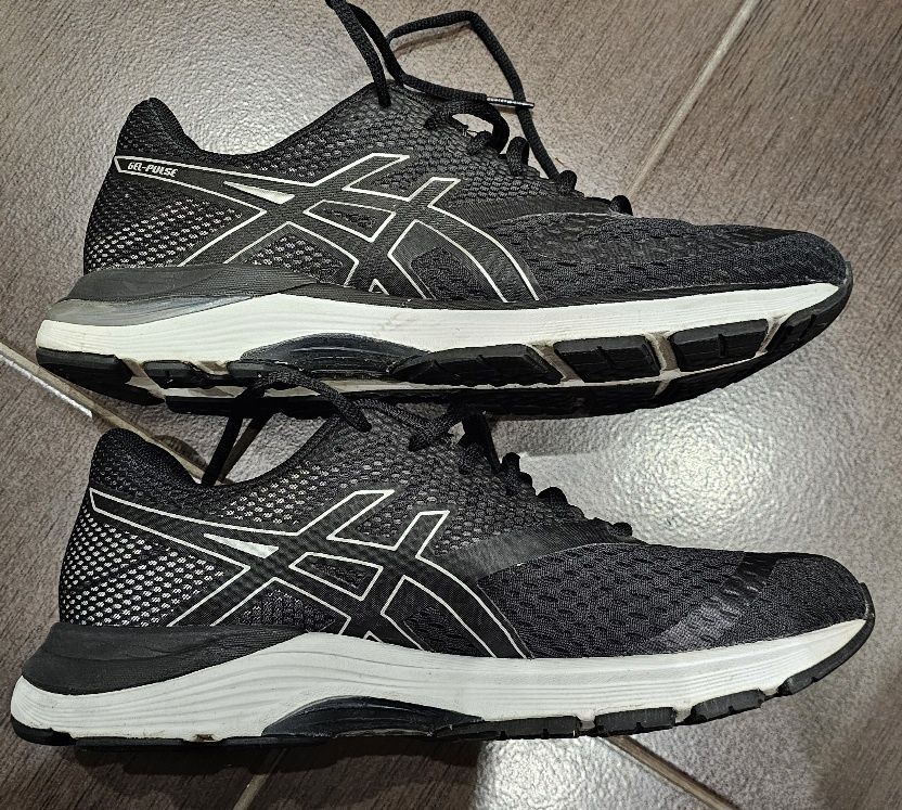 Buty do biegania Asics Gel Pulse roz. 42,5