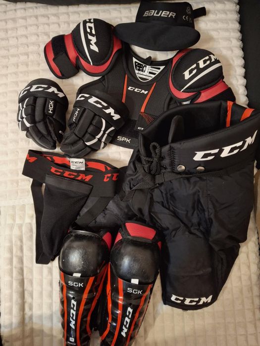 Sprzedam zestaw ochraniaczy hokejowych rozmiar 122-134