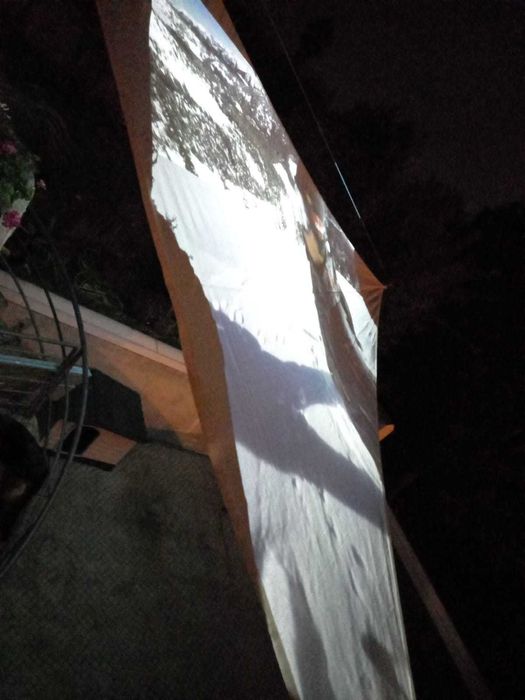 Tela Gigante c/ Projetor Optoma – Sombra de Dia, Cinema à Noite