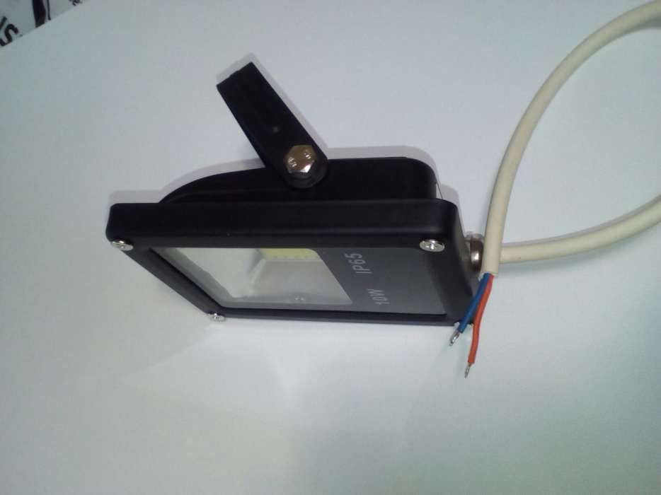 Прожектор светодиодный 10Вт 9-16 вольт