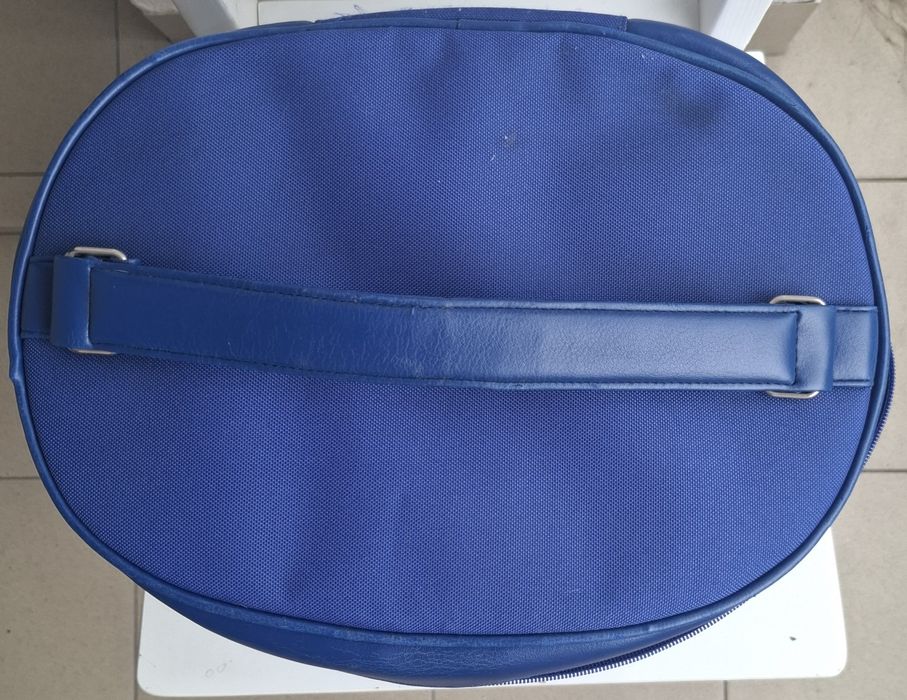 Kuferek Oriflame: niebieski owalny usztywniony