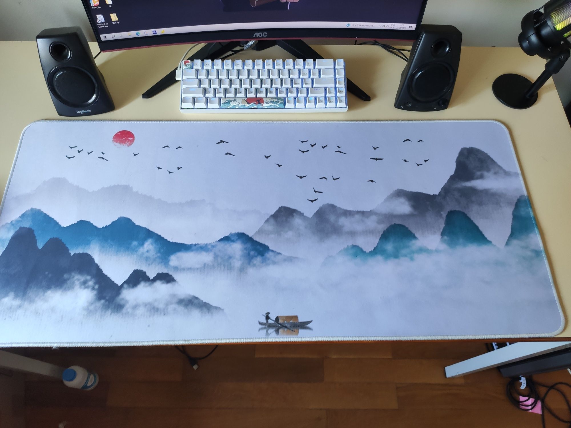 Monitor 24'' 144hz VA, teclado mecânico, rato wireless, colunas, micro