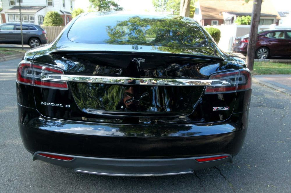 Tesla Model S P90D      2016