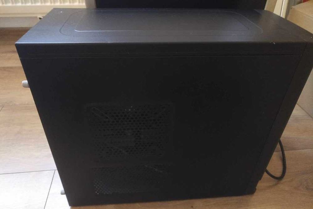 Sprzedam monitor 19"  + gratis obudowa do komputera.