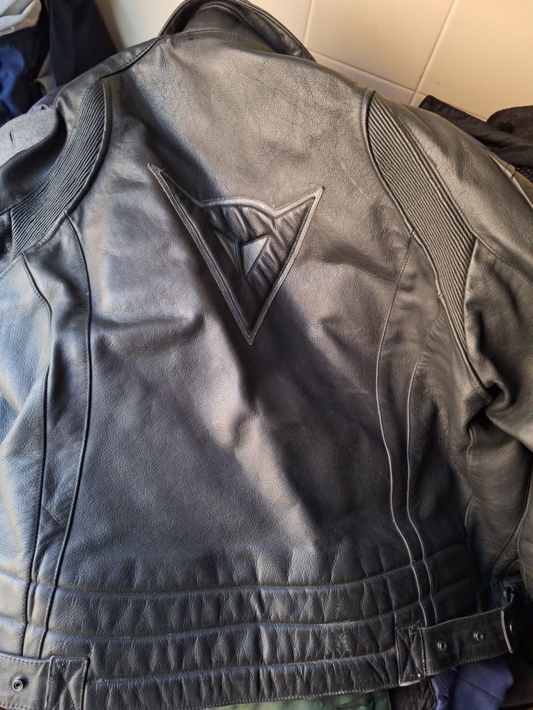 Blusao de pele dainese