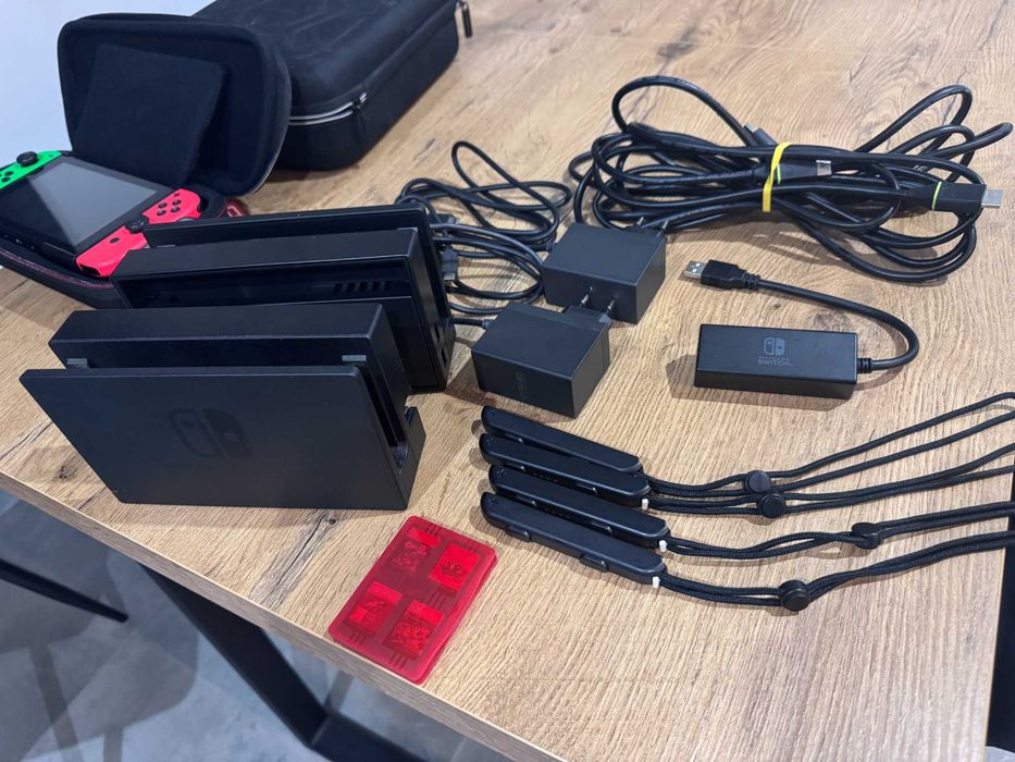 Konsola Nintendo Switch rozbudowany zestaw XXL 4x JoyCony + 4 gry