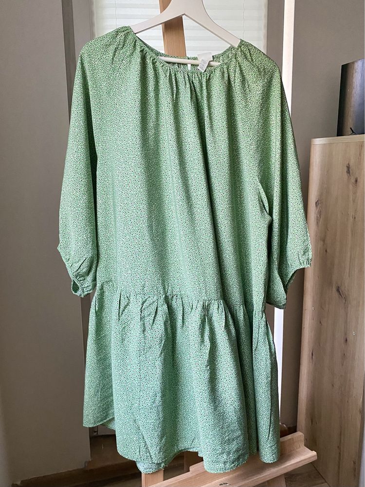 Zielona sukienka w drobne kwiatki H&M