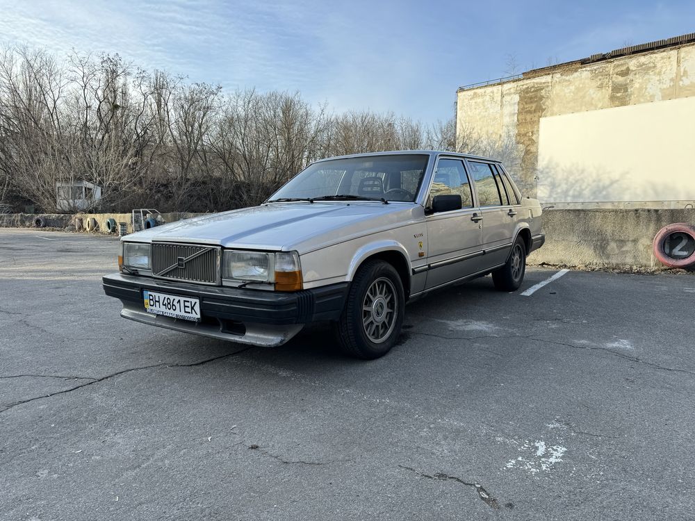 Volvo 760 GLE 2.8