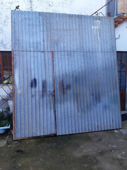 Vendo portão de correr com porta de serviço