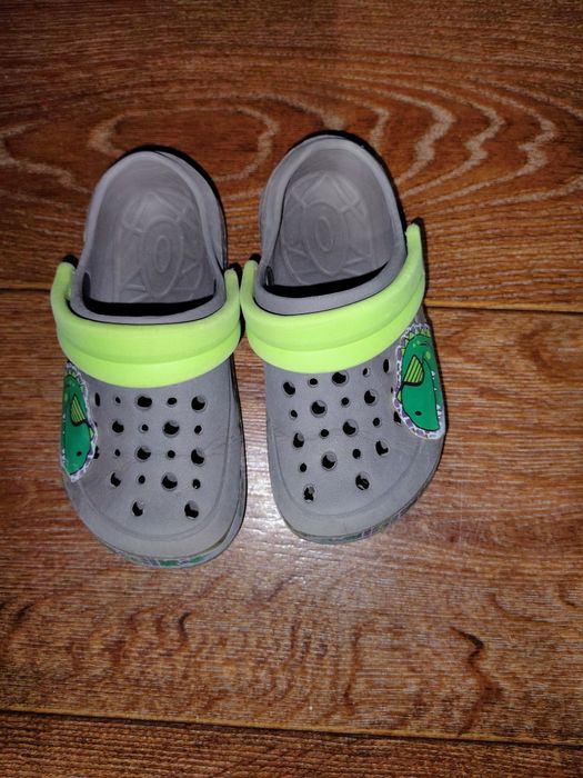 Безкоштовно, взуття дитяче