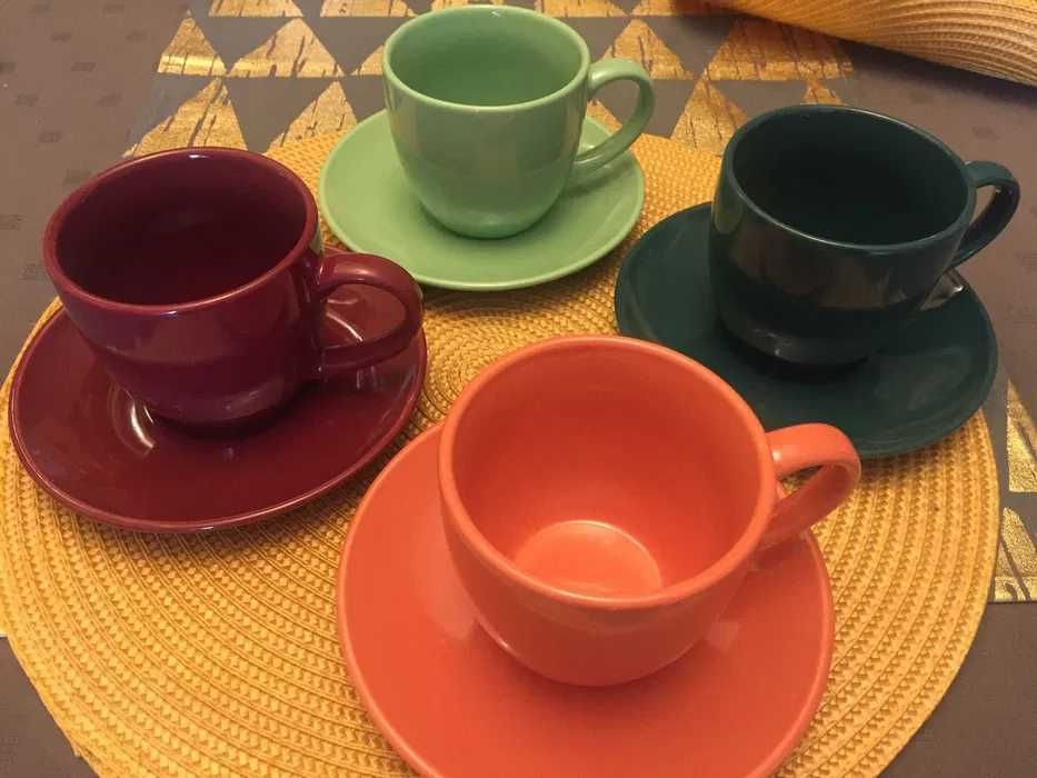 Porcelit, fajans zestaw kawowy 4 filiżanki różne kolory