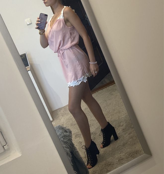 Sukienka na ramiączkach koronka