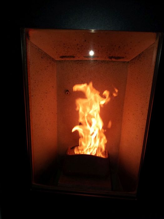 Piecyk na pelet automatyczny kominek na pellet ARTEL Julia Next 8,7 kW