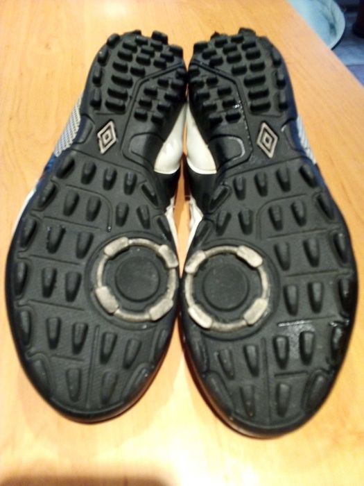 Buty piłkarskie turfy UMBRO r.43