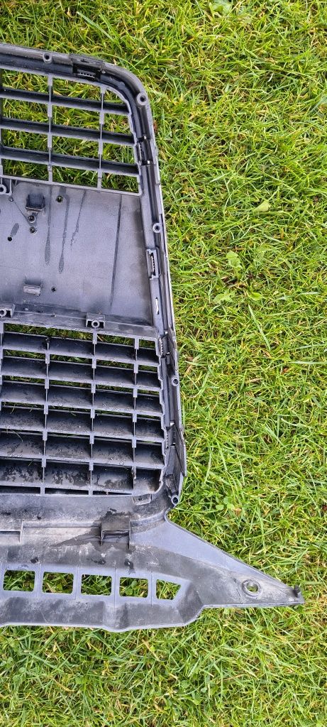 Grill atrapa AUDI A3 8P ORYGINAŁ, nie naprawiany. SPRAWNY