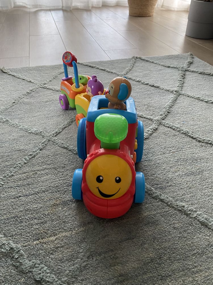 Fisher Price Pociąg szczeniaczka-uczniaczka jeździ gra