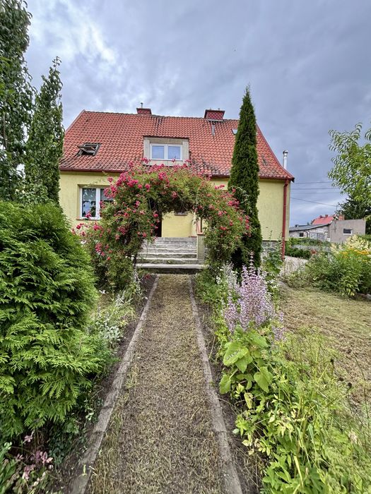 Mieszkanie z ogrodem i sadem na obrzeżach miasta