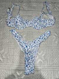 Bikini estilo brasileiro branco com flores azuis tamanho S como novo