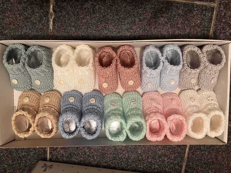 Lote IMBATÍVEL XL: 32 pares Botas/Sapatinhos de bebé ((0-6 meses) -